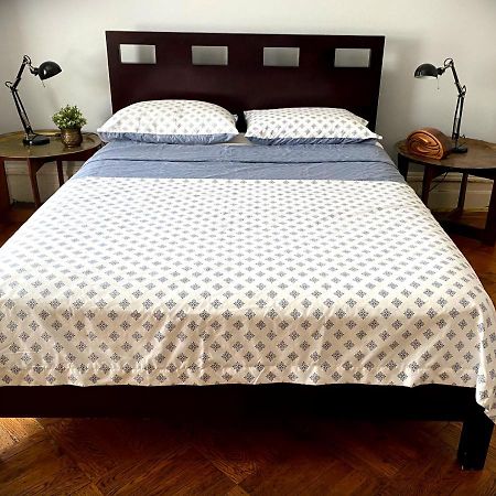 Spacious Bedroom In A Brooklyn House Shared With Host Нью-Йорк Екстер'єр фото