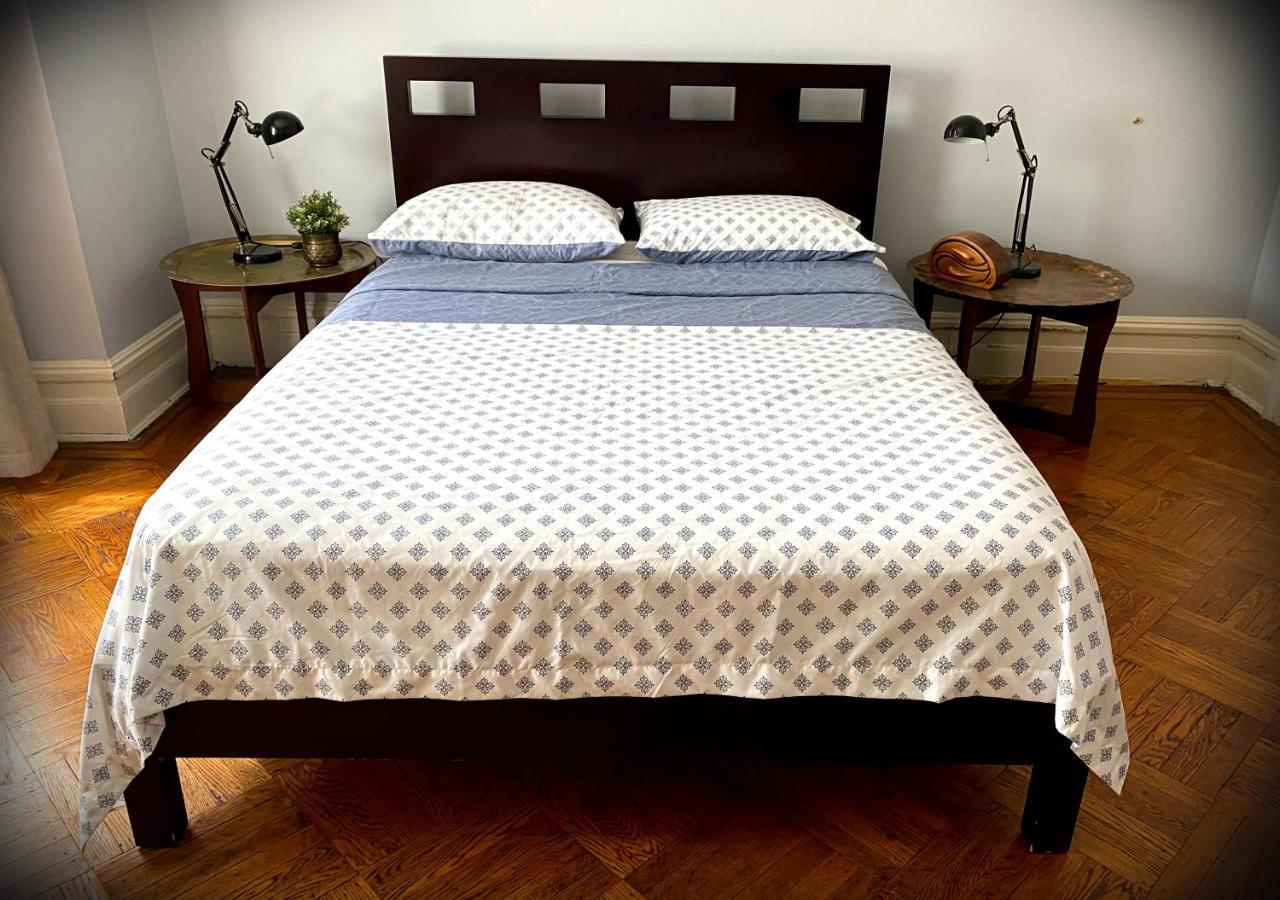 Spacious Bedroom In A Brooklyn House Shared With Host Нью-Йорк Екстер'єр фото