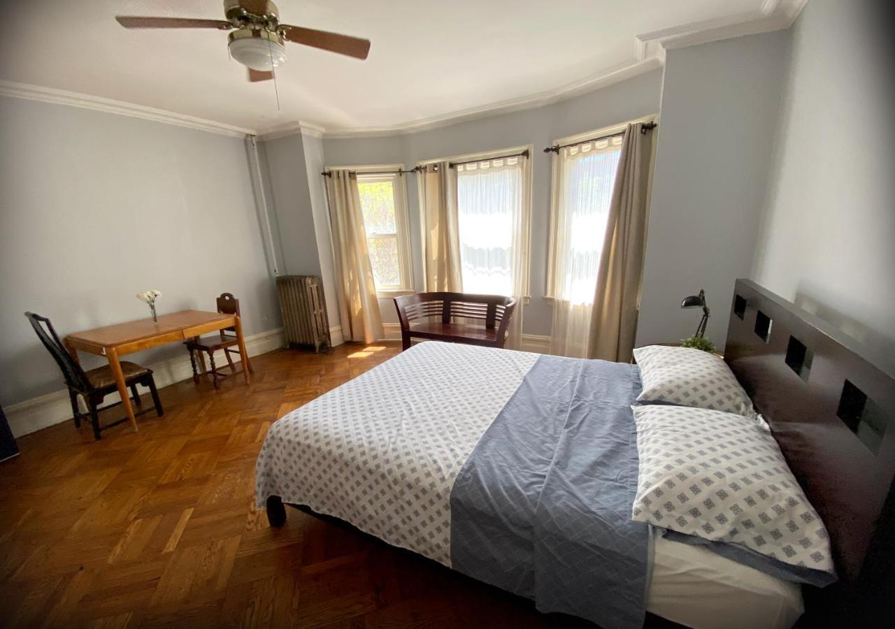 Spacious Bedroom In A Brooklyn House Shared With Host Нью-Йорк Екстер'єр фото