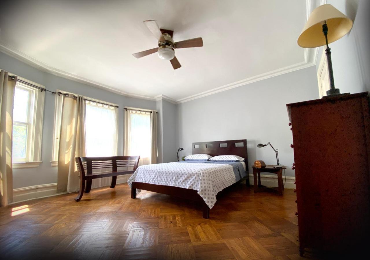Spacious Bedroom In A Brooklyn House Shared With Host Нью-Йорк Екстер'єр фото